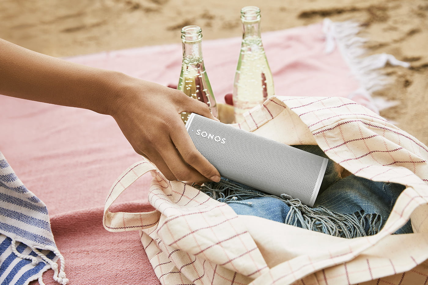 L'enceinte portable Sonos Roam fait le lien entre le Bluetooth nomade et le multiroom WiFi