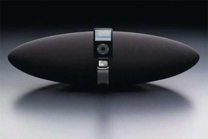 La célèbre enceinte station d'accueil Bowers & Wilkins Zeppelin dédiée à l'iPod, prémices aux enceintes sans fil design